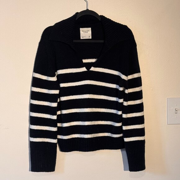Abercrombie & Fitch Sweaters - Abercrombie & Fitch Black & White Striped Sweater - Size M - Classic Knit